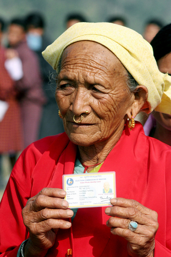 立憲君主制へ前進、ブータンで初の議会選挙