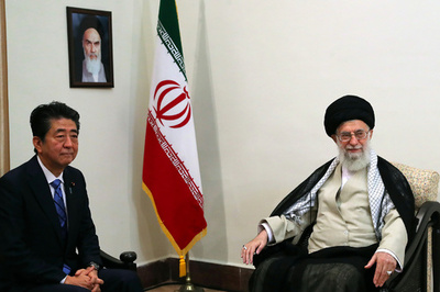 安倍首相、イラン最高指導者と会談 ハメネイ師はトランプ氏との対話拒否