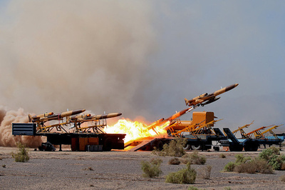 イラン軍、無人航空機訓練の写真公開