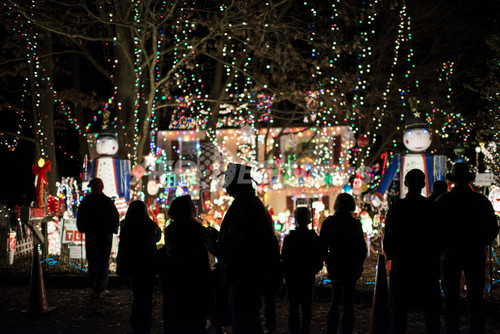 手作り感満載 米住宅地のクリスマスイルミネーション 写真16枚 ファッション ニュースならmode Press Powered By Afpbb News