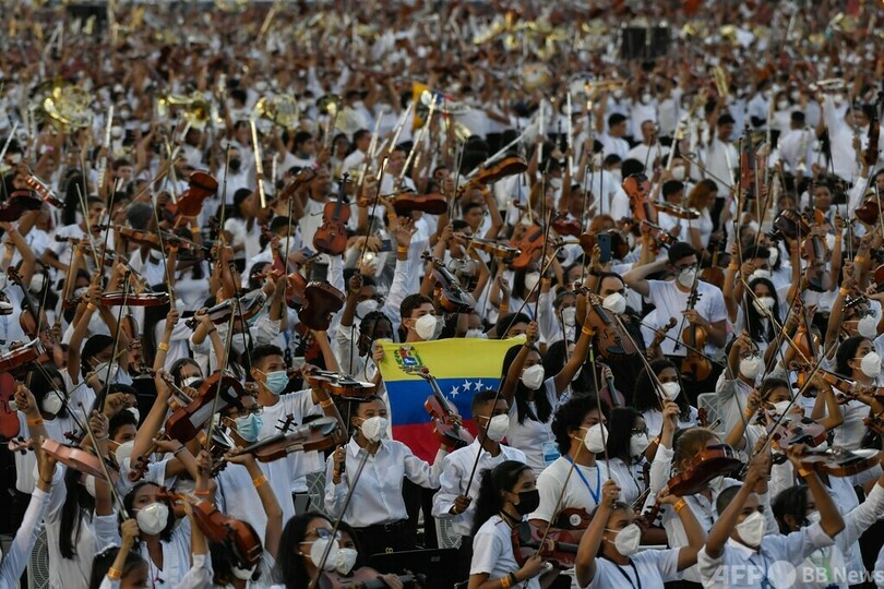 「世界最大のオーケストラ」 1万2000人がギネス挑戦 ベネズエラ