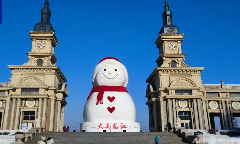 中国ハルビン 屋外巨大雪だるまが再び登場 高さは19メートル