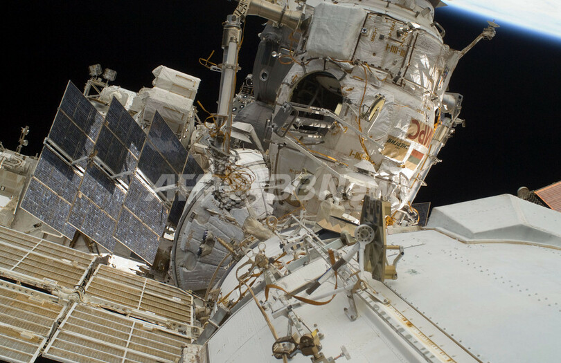 宇宙ごみがISSに接近、乗組員が一時緊急避難