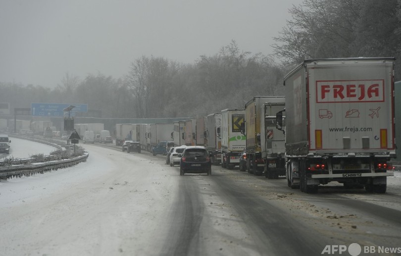 欧州で数年ぶりの大雪 ドイツで立ち往生16時間以上 写真6枚 国際ニュース Afpbb News
