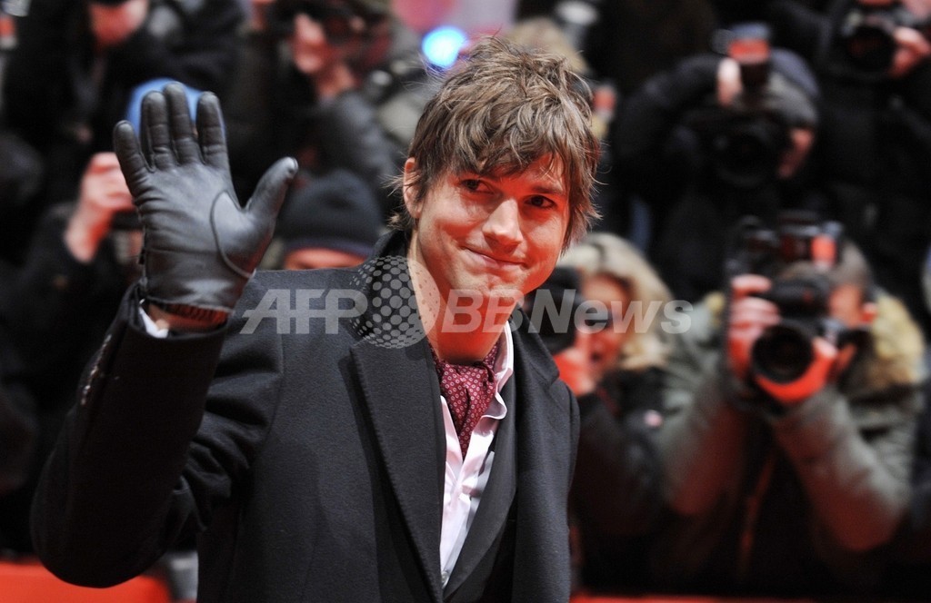 米俳優A・カッチャーとCNNのツイッター対決、カッチャー氏が勝利 米俳優A・カッチャーとCNNのツイッター対決、カッチャー氏が勝利