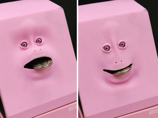 リアルな動きで硬貨をパクパク、人気の顔型貯金箱に新製品 写真2枚