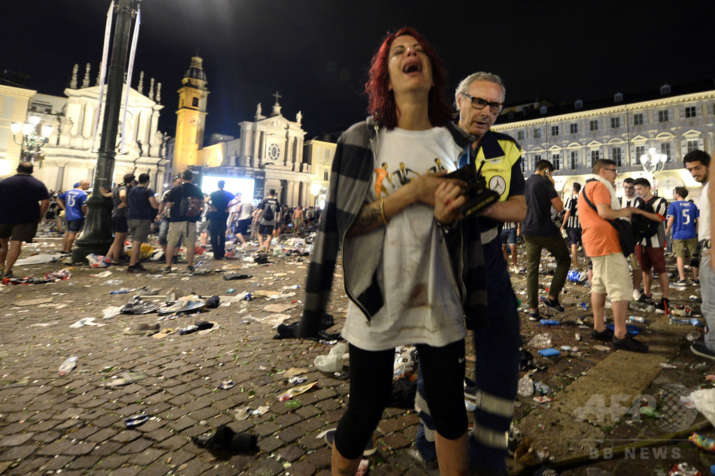 Cl観戦中に爆発音 混乱のユーべファン 負傷者5倍の1000人に 写真18枚 国際ニュース Afpbb News