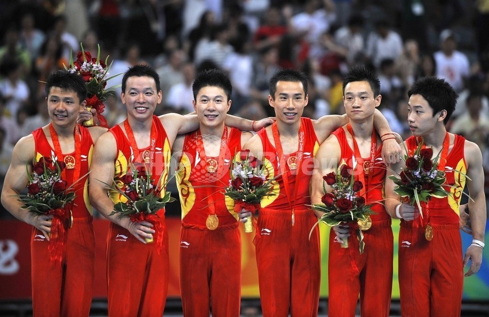 中国 体操男子団体で2度目の金メダル 写真7枚 国際ニュース
