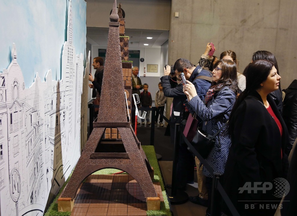 甘い芸術作品ズラリ、チョコの祭典 パリ