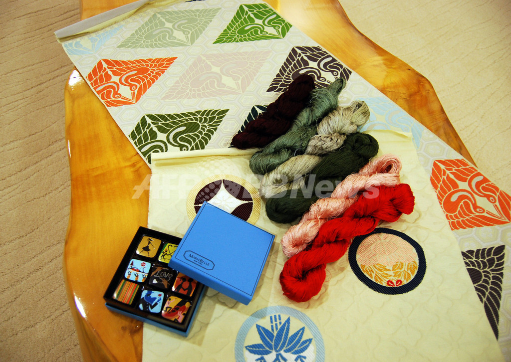 世界初の「チョコレートの着物」、マリベル日本店オープンにあわせ