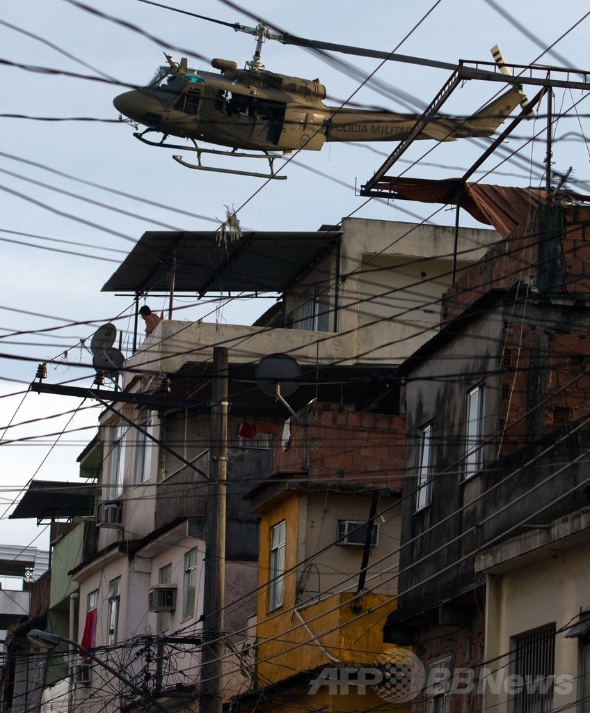 リオのスラム街を警官1000人が制圧 犯罪追放作戦の一環 国際ニュース Afpbb News