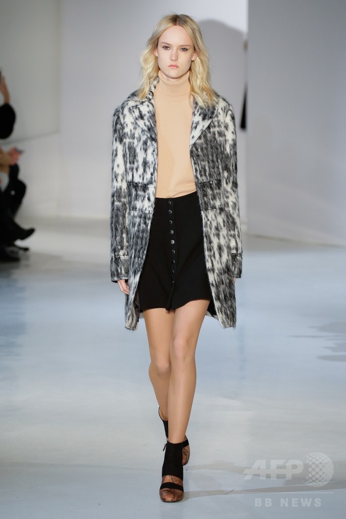 セクシー＆ロックなパーティスタイル、「ジル・スチュアート」15/16年秋冬