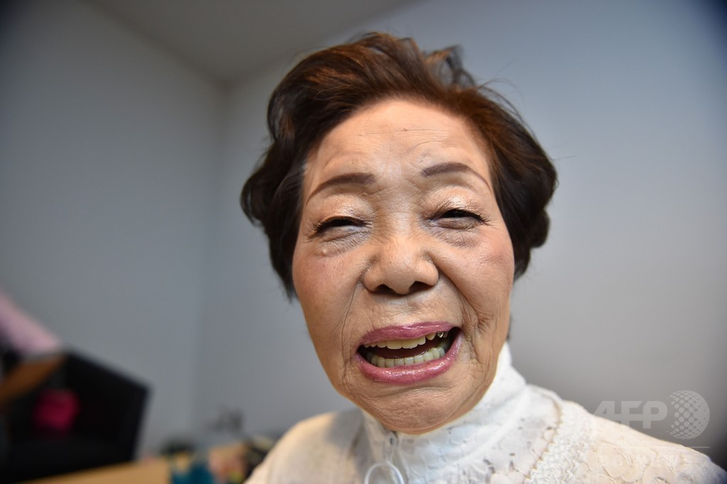 ハンセン病の偏見と闘う元患者女性、ランウェイで輝く 東京