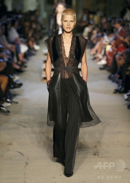 「ジバンシィ」16年春夏コレクション