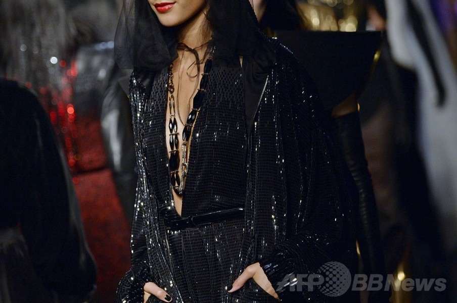 「ひげ面の女装歌手」も登場、J.P.ゴルチエ14/15年秋冬オートクチュール