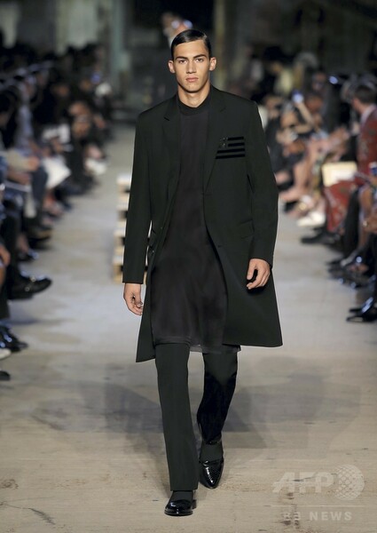 「ジバンシィ」16年春夏コレクション