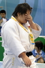 柔道・女子78キロ超級決勝でトウ文に敗れ顔を覆う塚田真希。（2008年8月15日撮影）(c)AFP/TOSHIFUMI KITAMURA