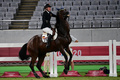 東京五輪、近代五種女子馬術。馬を制御できず涙を流すドイツのアニカ・シュロイ（2021年8月6日撮影）。(c)Pedro PARDO / AFP