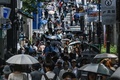 東京・表参道を歩く人々（2024年7月25日撮影）。(c)Richard A. Brooks / AFP