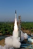 インド南東部スリハリコタの宇宙センターで打ち上げられる、再使用型宇宙往還機「RLV-TD」（2016年5月23日撮影）。(c)AFP/ISRO