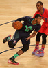 第63回NBAオールスターゲーム2014（2014 NBA All-Star game）。ドライブを仕掛けるイーストのジョン・ウォール（John Wall、2014年2月16日撮影）。(c)AFP/Getty Images/Christian Petersen