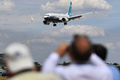 英ロンドン近郊で開かれたファンボロー国際航空ショーに登場した米ボーイングの737MAX型機（2018年7月16日撮影）。(c)AFP/BEN STANSALL