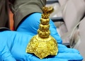 発掘された装飾品「金帽塔」（2020年4月29日撮影）。(c)CNS/劉忠俊