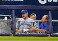 米大リーグ（MLB）、ニューヨーク・ヤンキース（New York Yankees）の黒田博樹（Hiroki Kuroda）は18日、トロント・ブルージェイズ（Toronto Blue Jays）戦に先発登板し、7回を投げ4安打無失点、5奪三振で今季9勝目を挙げた。

試合は7回に雨天コールドとなり、ヤンキースが6-0で勝利した。

ファウルボールに飛びつき、カメラマン席に落ちてトレーナーに支えられるトロント・ブルージェイズのブレット・ロウリー（Brett Lawrie、2012年7月18日撮影）。(c)AFP/Getty Images/Jim McIsaac