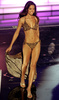 2006年の優勝者、プエルトリコ代表のスレイカ・リベラ・メンドーサ（Zuleyka Rivera Mendoza）さん。米ロサンゼルスで開かれた最終選考会の水着審査で（2006年7月23日撮影）。(c)AFP/HECTOR MATA