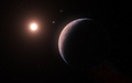 欧州南天天文台（ESO）が公開した、系外惑星「プロキシマd」（手前）の想像図。太陽系に最も近い恒星「プロキシマ・ケンタウリ」を公転している（2022年2月10日公開）。(c)AFP PHOTO / EUROPEAN SOUTHERN OBSERVATORY