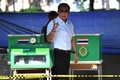 タイの首都バンコクの投票所で票を投じた、軍事政権を率いるプラユット・チャンオーチャー暫定首相（2019年3月24日撮影）。(c)AFP/Lillian SUWANRUMPHA