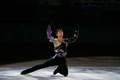 ソチ冬季五輪、フィギュアスケート・エキシビションの演技に臨む羽生結弦（Yuzuru Hanyu、2014年2月22日撮影）。(c)AFP/ADRIAN DENNIS