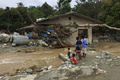 インドネシア・センタニで発生した鉄砲水の被害の様子（2019年3月17日撮影）。(c)Netty Dharma Somba / AFP