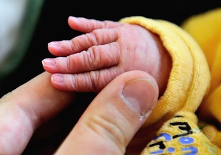 乳児の「尊厳死」認める判決、両親の希望に反して 英高等法院 乳児の「尊厳死」認める判決、両親の希望に反して 英高等法院