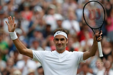 フェデラー尻上がり快勝、通算15度目のウィンブルドン3回戦へ 写真11枚