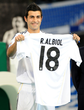 激レア★長袖★レアル・マドリード★7番★RAUL★ラウル 楽天市場】7番 ラウル アディダス 2004-05 adidas-367842-07
