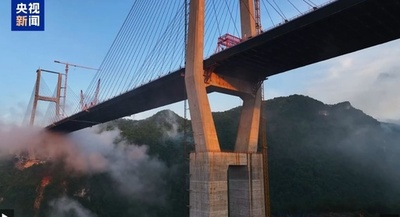 世界で最も幅広な双方向H型鋼組合梁斜張橋の中央部が連結=中国