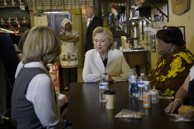 大統領選と米経済の行方 クリントン氏なら路線継続、トランプ氏は未知数