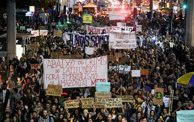 ブラジル大統領、アマゾン火災の消火活動で軍の派遣を承認