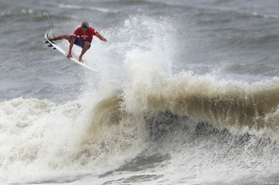 五十嵐カノアが決勝へ、大技で世界1位撃破 東京五輪サーフィン