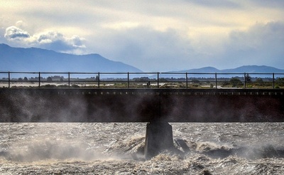 暴風雨で洪水発生、観光客約1000人足止め NZ南島