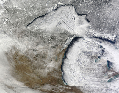 寒波の影響で「クラウドストリート」出現、五大湖