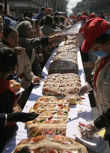 メキシコの公現祭に1630メートルのパンが登場