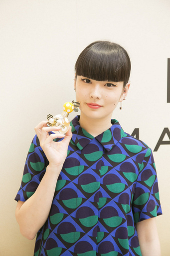 マーク ジェイコブスの新しい香り「HONEY」登場、パーティに豪華なゲストら