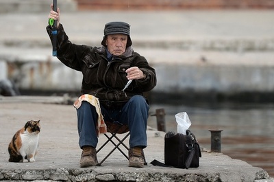 おさかなまだですか？セバストポリでの平和な光景