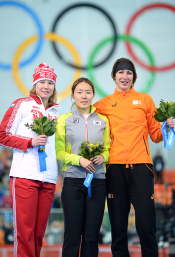李相花が女子500メートルで2大会連続の金メダル、ソチ五輪