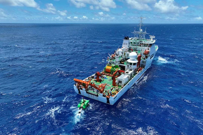 中国の深海重荷重採鉱作業車「開拓2号」 テスト水深4000メートル超