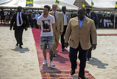 ガボンのスタジアム起工式でメッシが置いた礎石が行方不明に