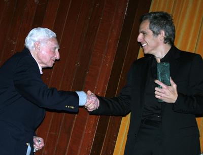 バックロット映画祭でバッド・シュールバーグに功労賞が贈られる - 米国