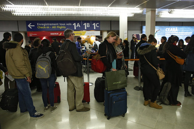 米英の情報機関、旅客機の乗客の携帯電話を傍受か 報道